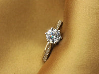 Bague classique de luxe pour femme en argent sterling 925, sertie d'une imitation diamant à six griffes. - A.F.V. Sud