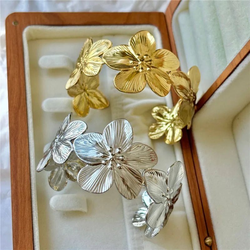 Bracelet large à motif floral et design géométrique ouvert, réglable et tendance (nouveauté 2025) – Vente en gros, idéal pour les fêtes ou comme cadeau. - A.F.V. Sud