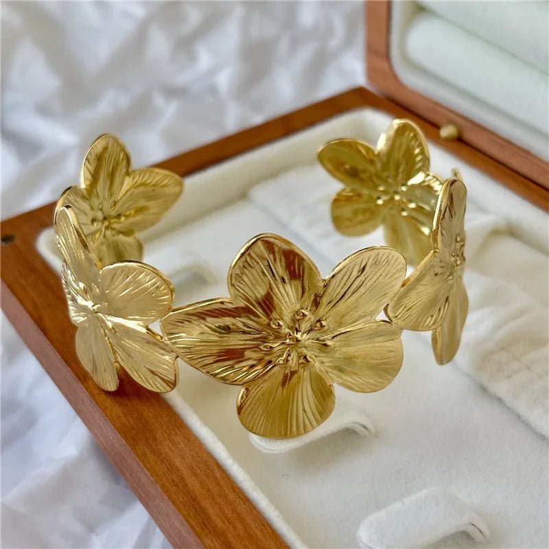 Bracelet large à motif floral et design géométrique ouvert, réglable et tendance (nouveauté 2025) – Vente en gros, idéal pour les fêtes ou comme cadeau. - A.F.V. Sud