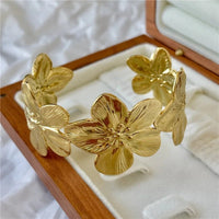 Bracelet large à motif floral et design géométrique ouvert, réglable et tendance (nouveauté 2025) – Vente en gros, idéal pour les fêtes ou comme cadeau. - A.F.V. Sud