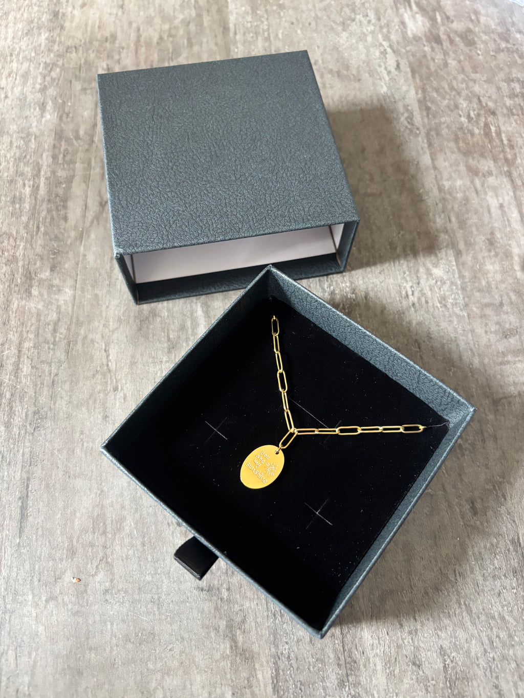 Collier Maille Trombone Doré – Médaille Gravée "You are my sunshine"