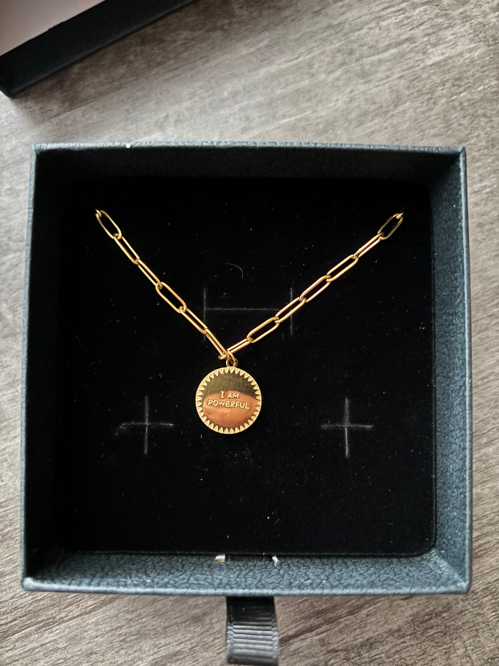 Collier Chaîne Trombone & Médaille "I Am Powerful" – Plaqué Or
