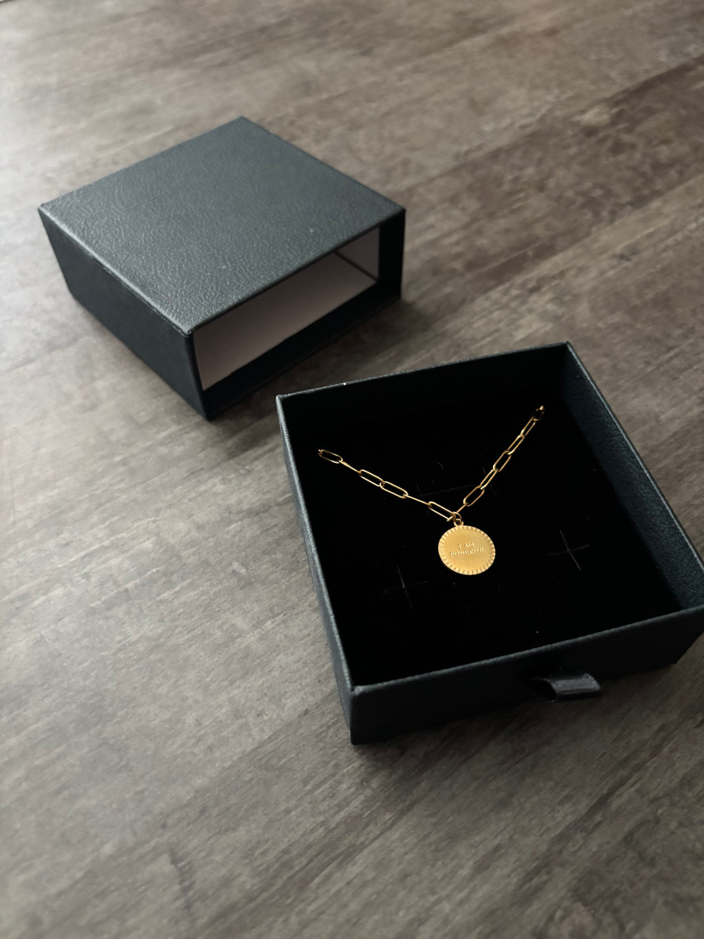Collier Chaîne Trombone & Médaille "I Am Powerful" – Plaqué Or