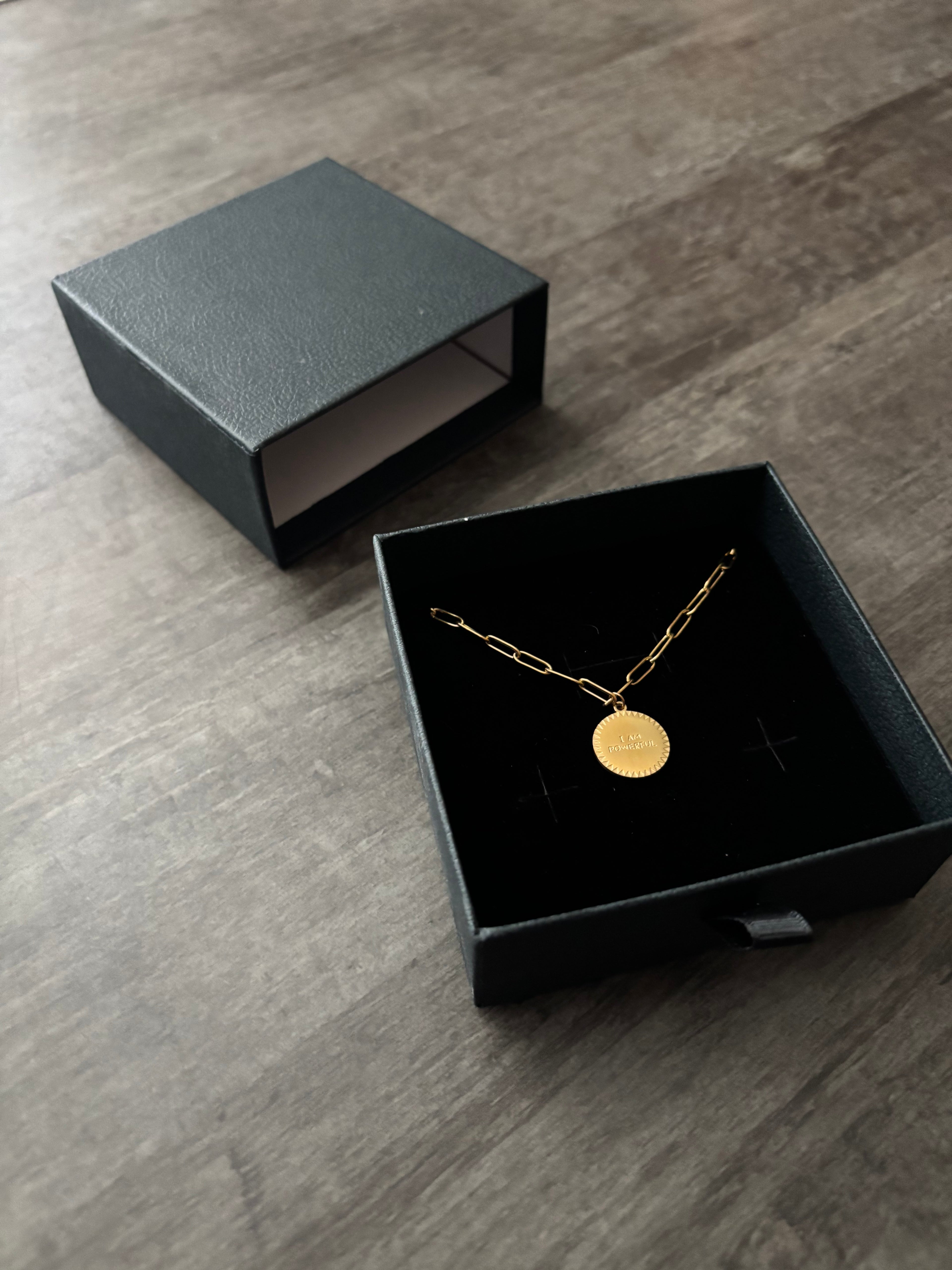 Collier Chaîne Trombone & Médaille "I Am Powerful" – Plaqué Or